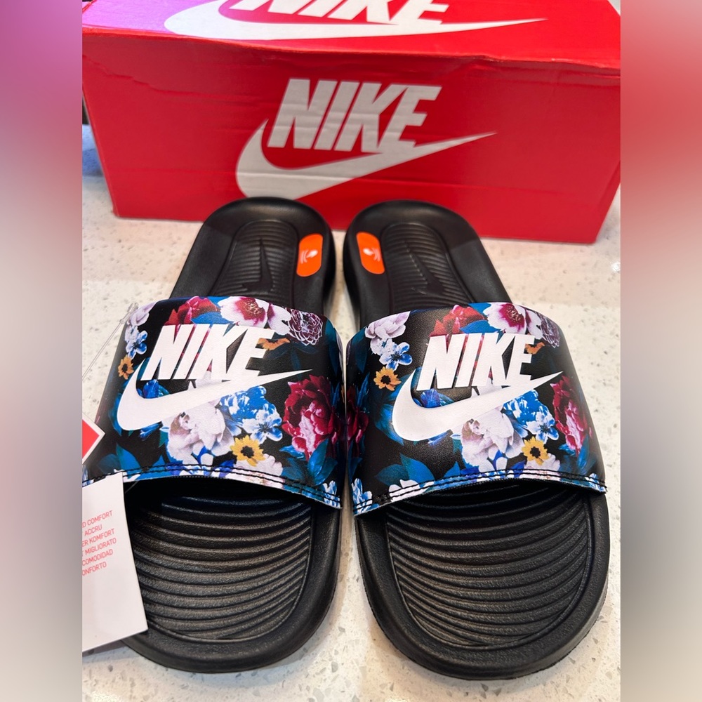 NWT Women’s Nike Slides